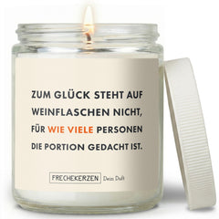 Kerze mit Deckel | zum glück steht auf weinflaschen nicht, für wie viele personen die portion gedacht ist.