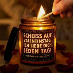 Scheiss Auf Valentinstag | Duftkerze mit Spruch | FRECHEKERZEN® Special Edition
